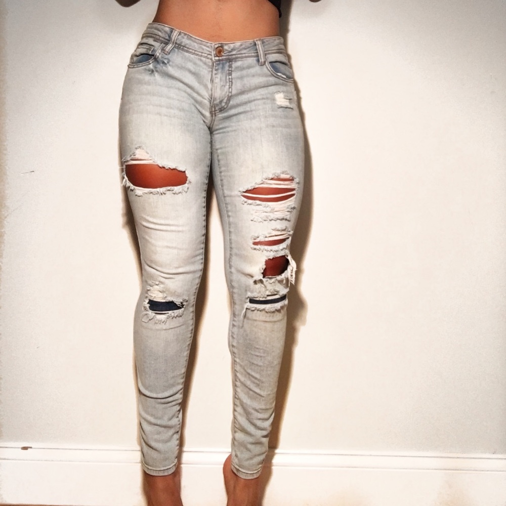 Slim distressed skinny jeans